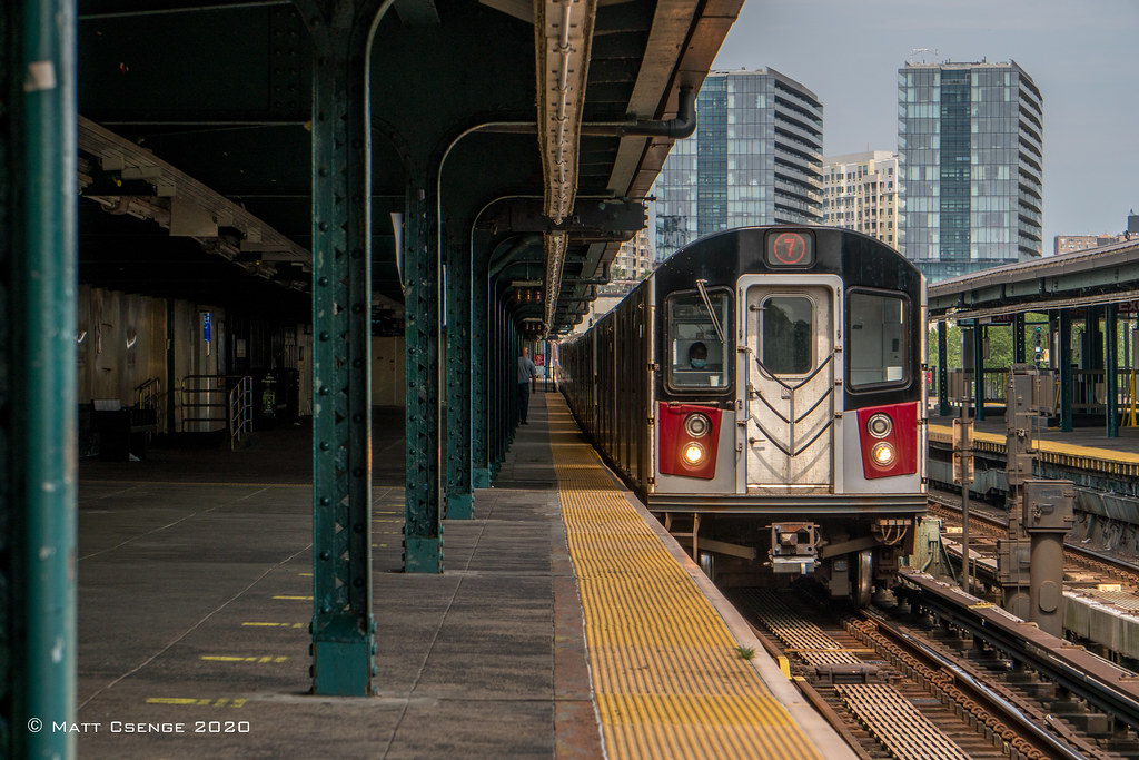 Mets-Willets Point, A Manhattan-bound (7) train arrives at …