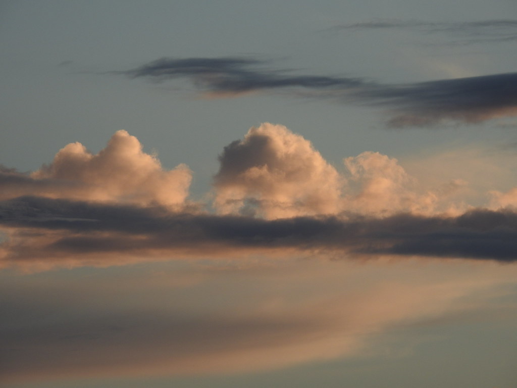 Groupe de nuages au coucher de soleil parisien - coolpix p900