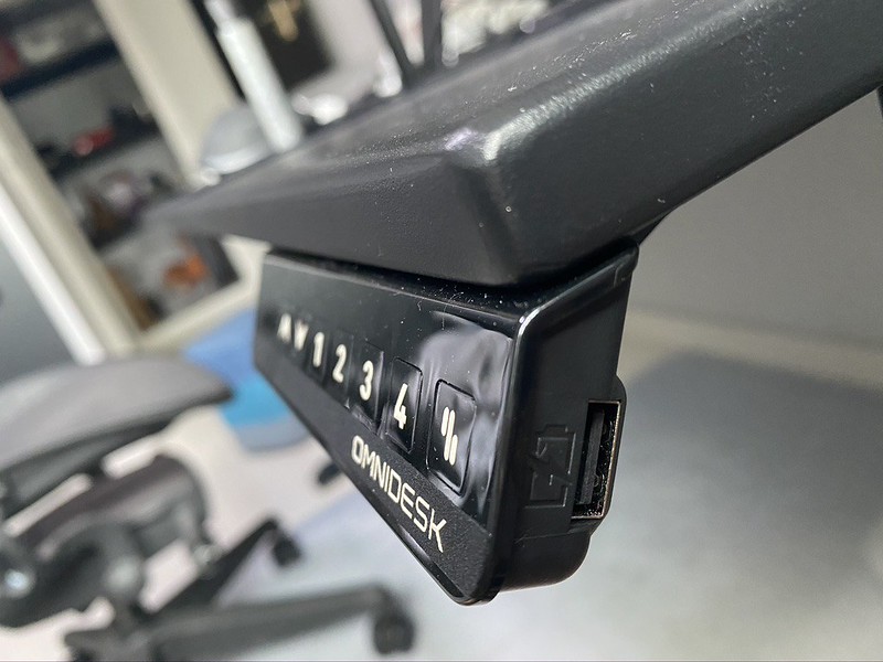 Omnidesk Pro 2020 – Height Adjusting Controller - USB Port