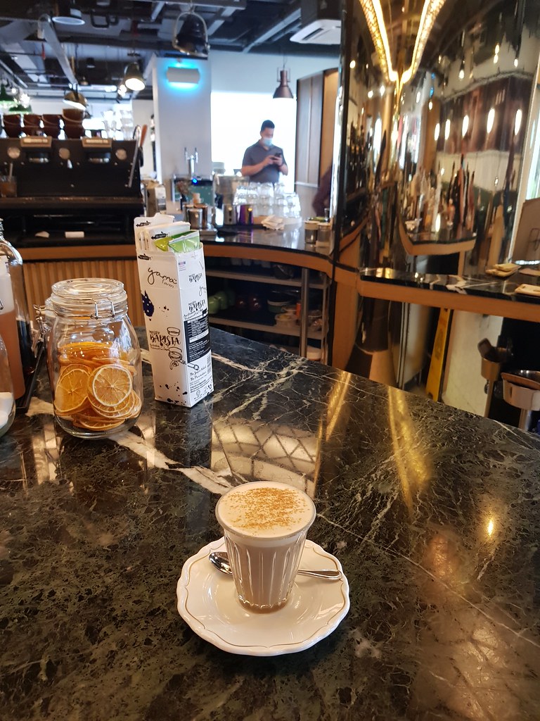 印度香料拿鐵 Dirty Chai Latte rm$15 @ Comman Man Coffee Roasters KL TTDI