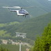 Výstavba lanovky v roce 2010 probíhala za účinné pomoci vrtulníku Mi-8 (Foto: Radim Polcer), foto: Radim Polcer