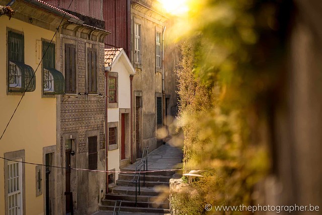 De kleine straten van het oude Porto