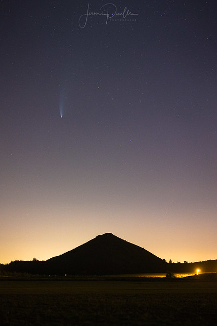 Comète Neowise au dessus des terrils du Pays à part, Haillicourt, juillet 2020