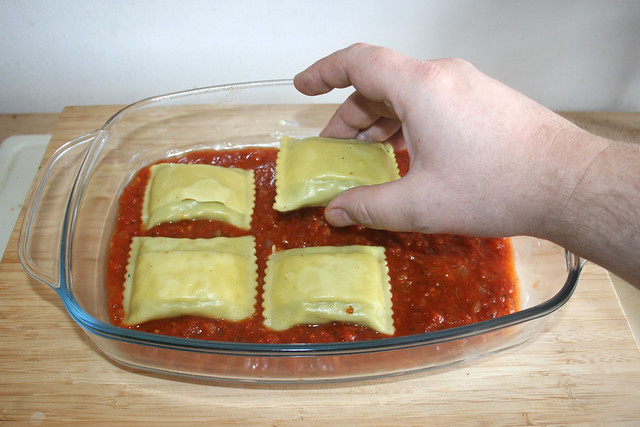 18 - Add pasta squares / Maultaschen einlegen