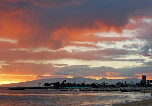 sunset sunsetphotography sunsetphotograph sky clouds ocean pacificocean hawaii hawaiiansunset honolulu waikiki honolululife 808 islandstyle nikon nikond40 nikonphotography