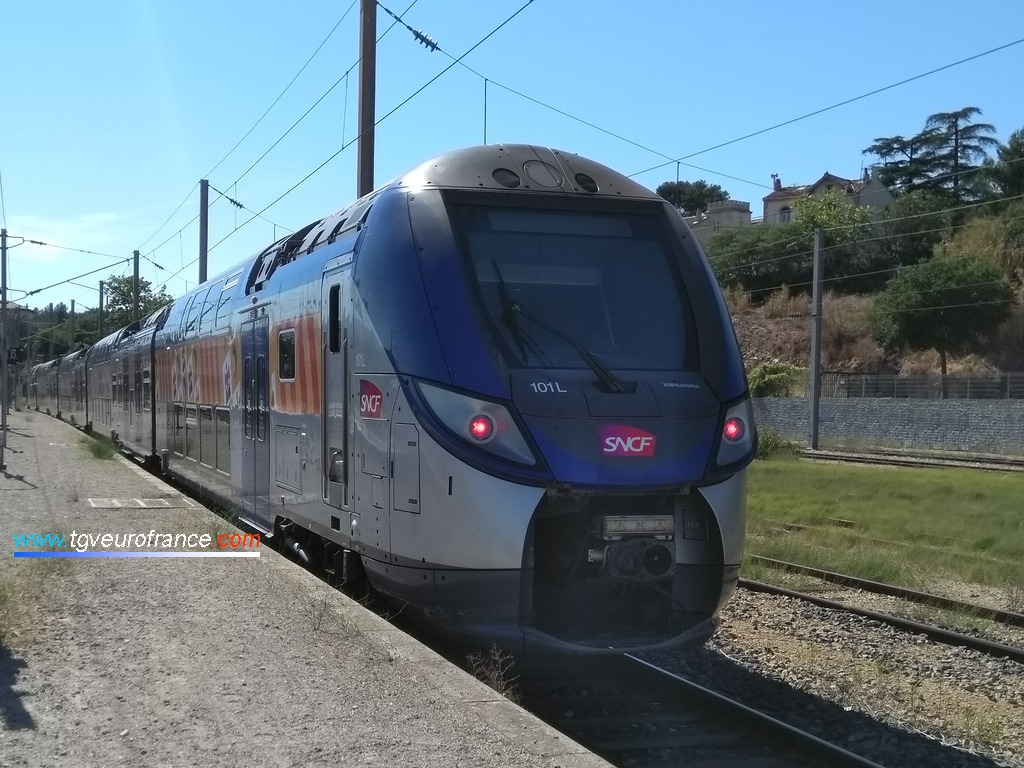 Un Regio 2N Bombardier Transport en manœuvre en gare d'Aubagne-en-Provence