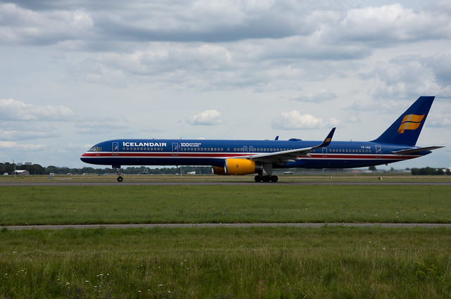 Boeing 757-3E7  Icelandair  TF-ISX