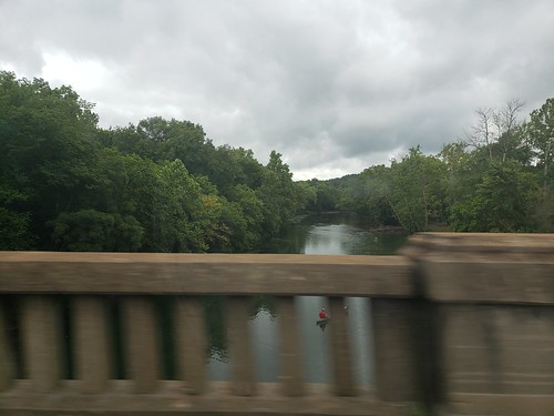 2020 outdoor statepark stateparks midwest missouri ozarks dallascounty lacledecounty river nianguariver motionblur trees sky clouds cloudy forest woods kayakers kayaks kayak