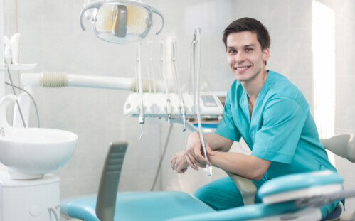 Klinik Dokter Gigi - Gigi ompong bagian depan samping gigi taring