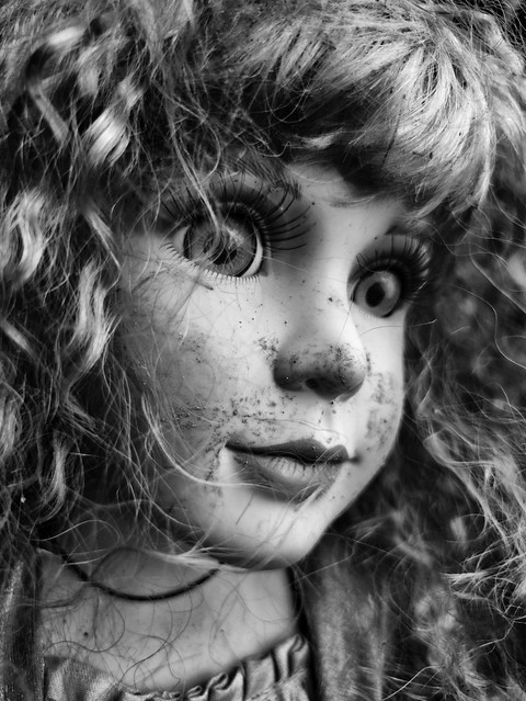 Die weggeworfene Puppe / The discarded doll
