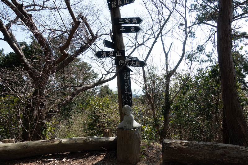 烏場山のおふく像