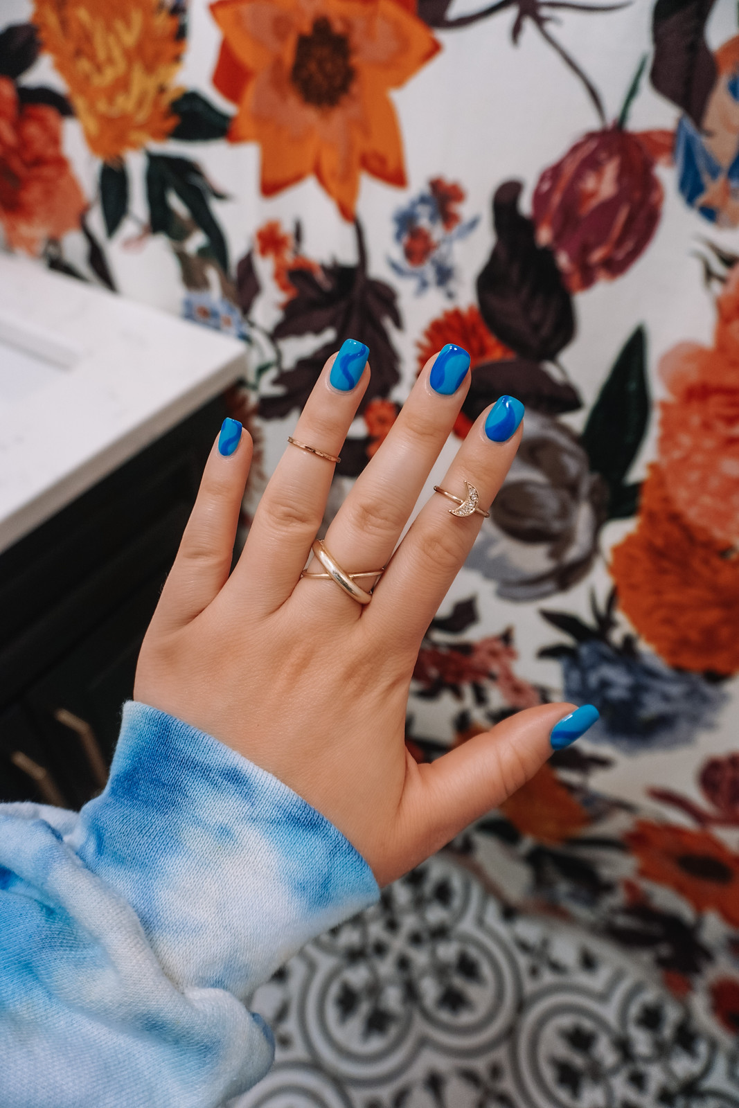 Manicure of the Month : Blue Wave Nail Design | Blue Squiggly Line Nail Art | Summer 2020 Nails | Manicure Ideas | Blue Mani | Color Gel Manicure | Nails 2020 Trends | Short Acrylic Nails