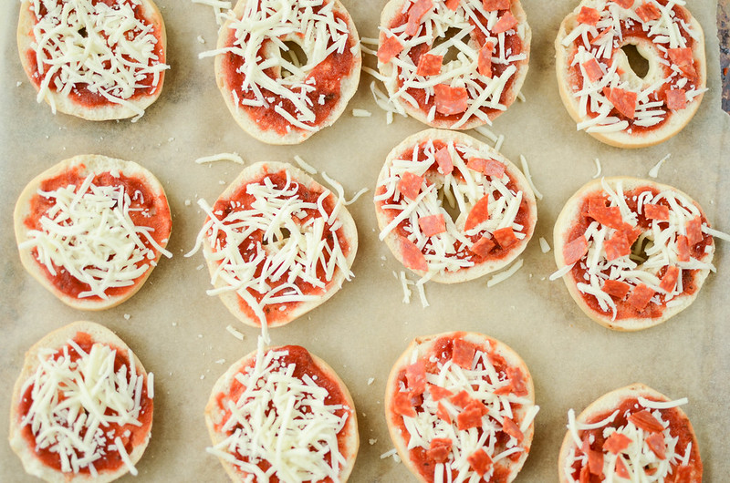Mini Pizza Bagels - make your own bagel bites! Mini bagels topped with pizza sauce, cheese, and pepperoni. Freezer instructions included!