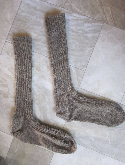 Marie (thecatsmom) wanted a simple tv knitting project so she knit these Basic Ribbed Socks by Debbie O'Neill for her husband.