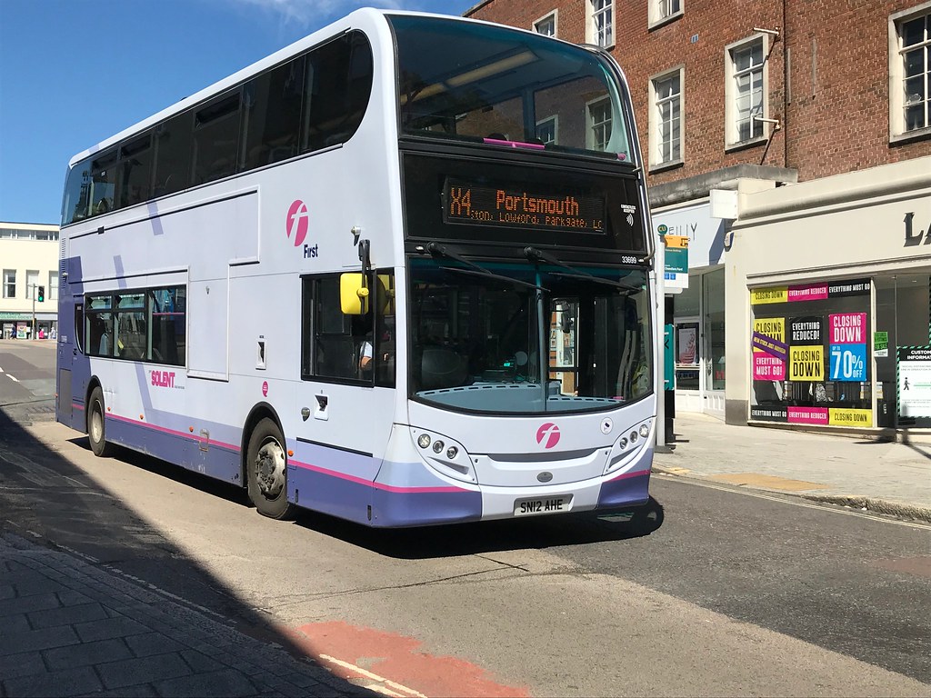 33699 SN12AHE FIRSTBUS | Seen 30/07/20 on Hanover buildings … | Flickr