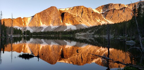 lake reflection mountains landscape scenery outdoor mirrorlake snowyrange sunrise