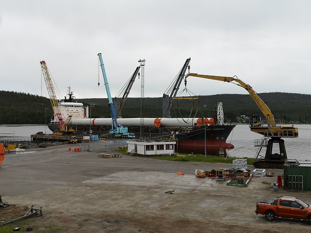 Unloading wind turbine towers