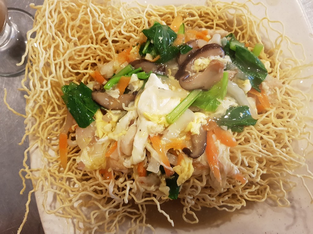 "炸雲吞麵"廣府炒 Common Special Noodle rm$8.90 & 拿鐵 Latte rm$6 @ Commons Cafe PJ Phileo Damansara