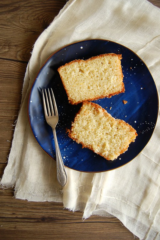 Bolo de iogurte, limão cravo e coco