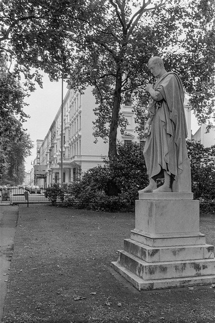 William Huskisson, memorial, Pimlico Gardens, Grosvenor Rd, Pimlico, Westminster, 1987 87-8a-15-positive_2400