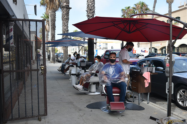 Taking it to the streets ... urban barbershop 💈 amid covid lockdown
