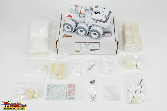 TOROMODELSTUDIO - MOON Model kit - Rover 02 - Embalaje (4)