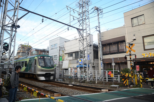 Tokyu Ikegami Line 7000 Series Train at Yukigaya-otsuka No.5 Railroad Crossing