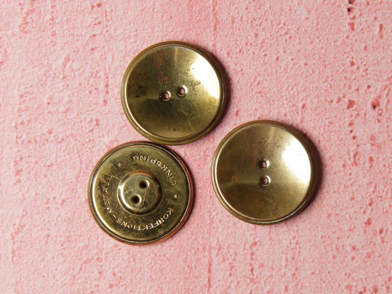 Set of 3 very large brasss plated vintage concave metal buttons – 31mm