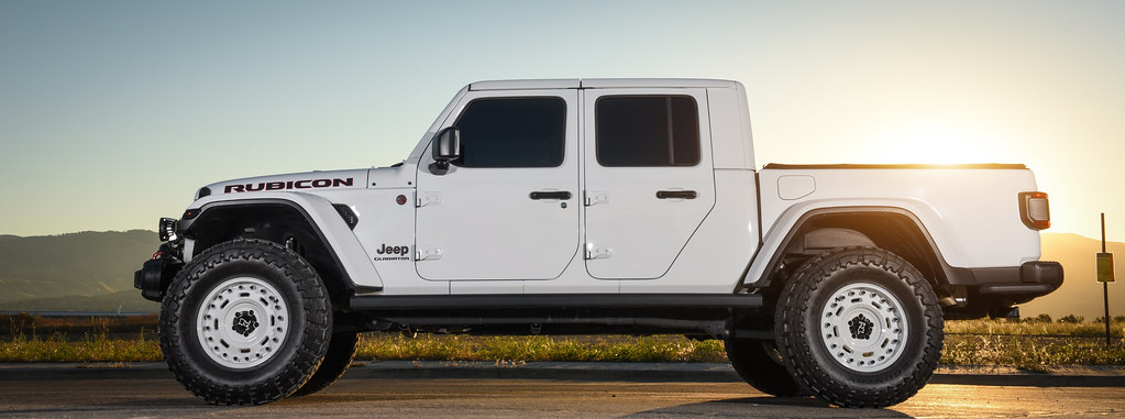 jeep-gladiator-wheels-black-rhino-axle-gloss-white-rims-70