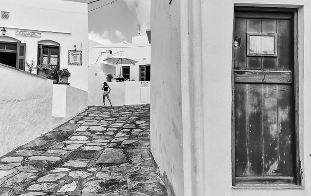 #sifnos dans la ruelle d'Henri Cartier-Bresson