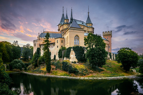 schloss zamok castle slovakia slowakei travel reisen boijnice märchenschloss fairytale neuschwanstein tatra sunset sonnenuntergang
