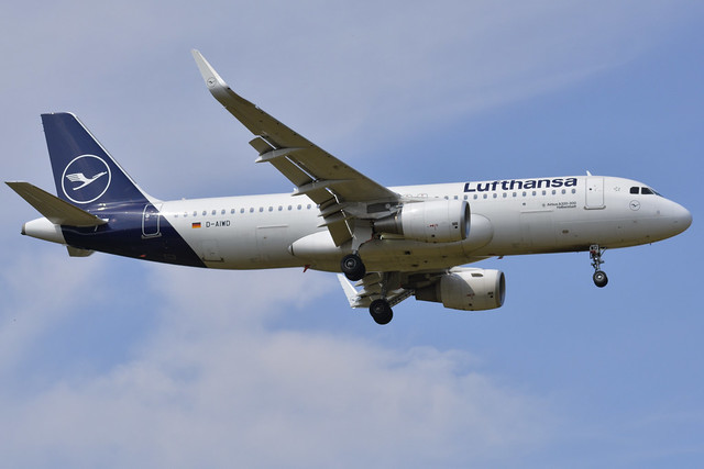 Lufthansa Airbus A320-214 D-AIWD @HAM