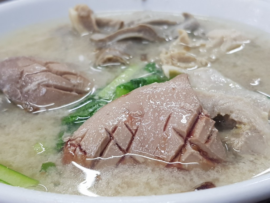 干撈老鼠粉 Dry rat noodle rm$3.90 & 豬雜湯 Supreme mixed soup rm$16.50 @ 鼎香生肉麵 Restoran Ding Xiang Sang Nyuk Noodles SS15