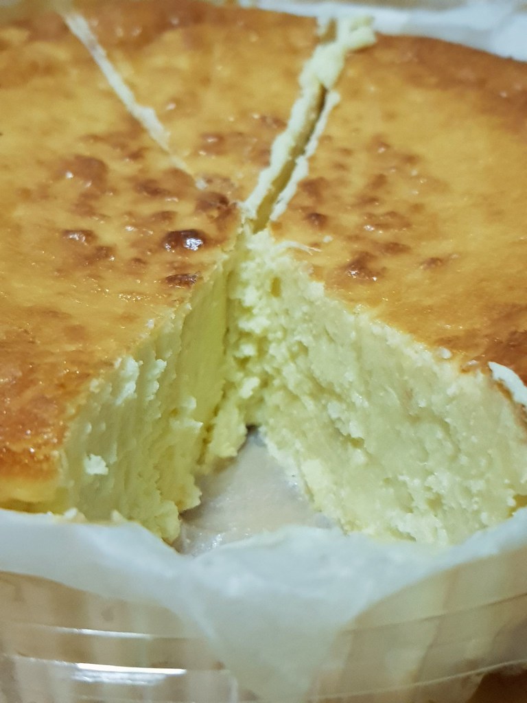 猫山王焦面榴莲芝士蛋糕 Musang King Burnt Cheese Cake rm$59 @ Runners.Cafe PJ Paramount Garden