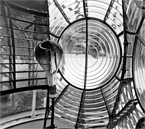 film 120film rollfilm mamiya tlr atlanticcanada barrington sealislandlighthousemuseum fresnellens lanternroom lighthouse novascotia blackwhite monochrome