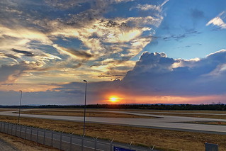 Sonnenuntergang am Flughafen Frankfurt