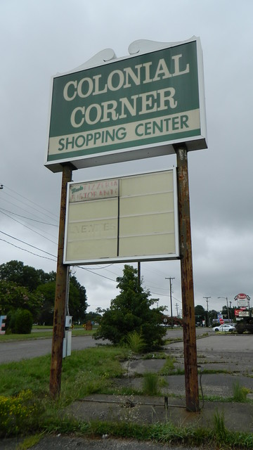Colonial Corner Shopping Center sign