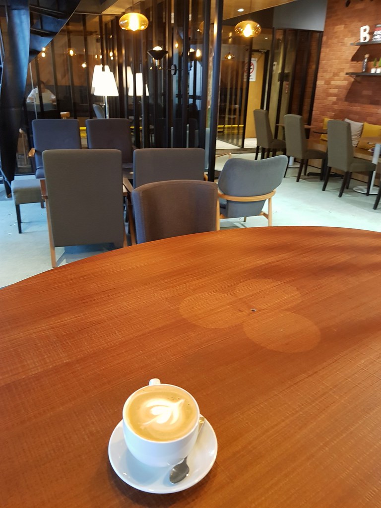 拿鐵 Latte rm$11.50 @ Baiwago Plus Cafe KL Kuchai Lama