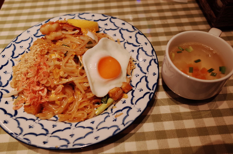 豊洲サイアムオーキッドパッタイ スープ