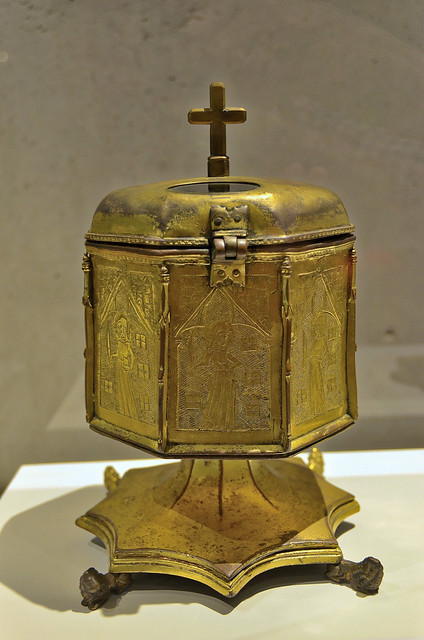 Avranches (Manche) - Scriptorial - Reliquaire du chef de sainte Suzanne (XIVe, cuivre doré, Abbaye du Mont saint-Michel)