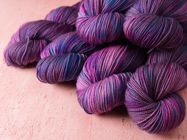 Favourite Sock – pure merino wool superwash 4 ply/fingering hand-dyed yarn 100g – ‘The Grey-ish Area’
