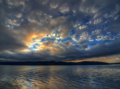 pacificnorthwest hoodcanal washingtonstate sunrise clouds reflections water