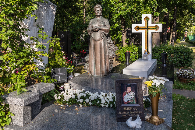Grave of Lyudmila Zykina.