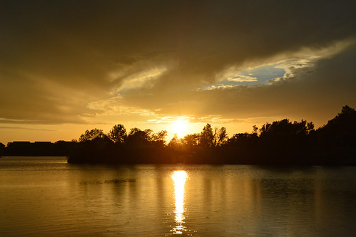 gold sunset water reflections touchofblue chisholmcreekpark wichita kansas