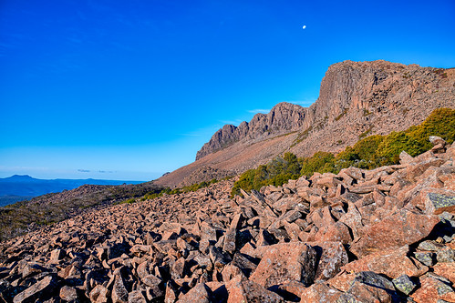 luminosity7 nikond850 launceston tasmania australia benlomond turapina carrvilla northernescarpment landscape rocks cliffs moon mountalbert rockfall