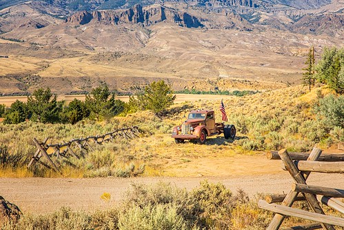 truck htt flag wyoming landscape view fence road