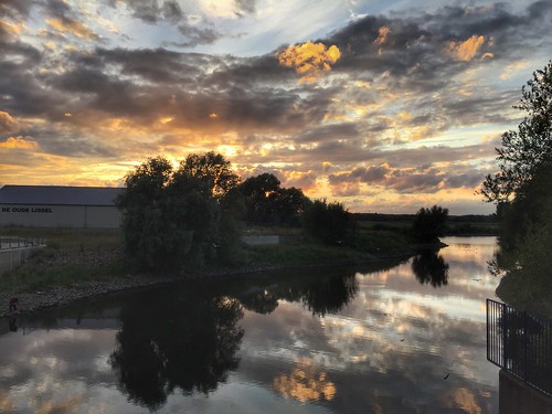 doesburg oude ijssel river rivier sunset zonsondergang clouds wolken iphone picture achterhoek