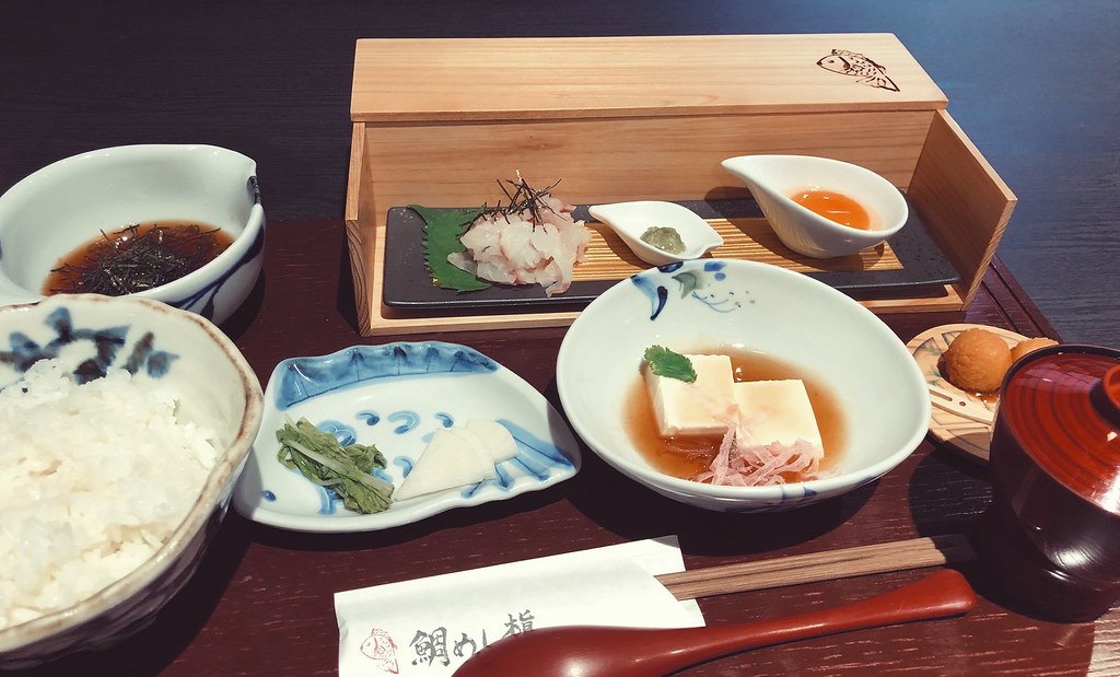 Lunch with Sea bream sashimi and egg （鯛飯）