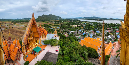 watthamkhaonoi วัดถ้ำเขาน้อย watthamsuea วัดถ้ำเสือ wat temple buddhism buddhist religion custom kanchanaburi thailand design architecture nature historic landscape green orange