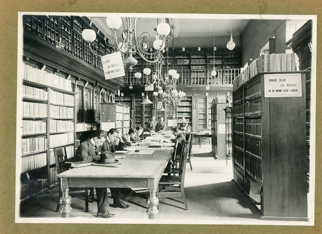 por 1920 esta era la Biblioteca de la Escuela de Medicina de la Universidad de Chile, la única en esos años